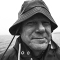 Hamnkapten Göran Berghem ved Bagø Marina med TopMarine flydebroer.