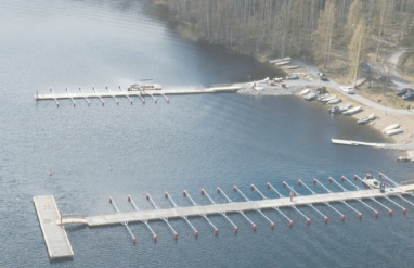 Pajulahti Marina i Finland med moderne flydebroer og sikre bådpladser.