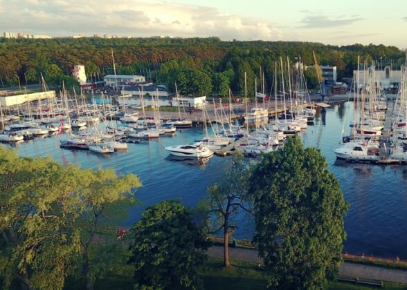 Top Marines stærke platforme i Kalev Yachtklub – Tilfredse kunder anbefaler holdbare og bæredygtige marina-løsninger til professionel brug.