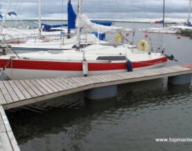 Top Marine Fortøjningsfinger installeret i Haapsalu Westmer Marina, Estland – Robust og tilpasset løsning til sikker bådophængning, der gør kunder ekstra tilfredse.