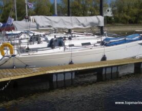 Top Marine Fortøjningsfingre i Pirita Marina, Estland – Holdbar og justerbar løsning til sikker bådophængning for tilfredse kunder.
