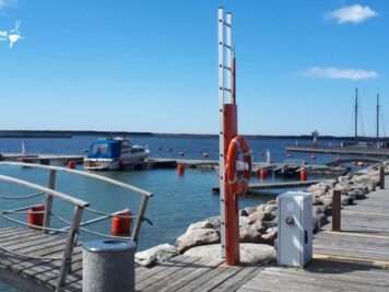 SOS piedestal ved landgangsbroen i Orjaku