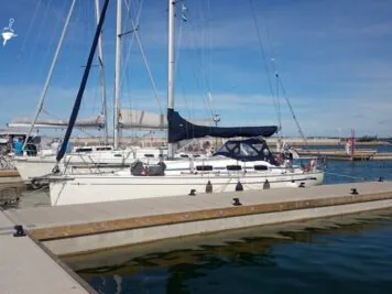 Kraftige pontoner ved Haven Kakumäe fra Top Marine