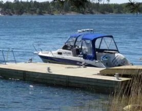 Træpontoner med betonflåd i den finske skærgård fra Top Marine