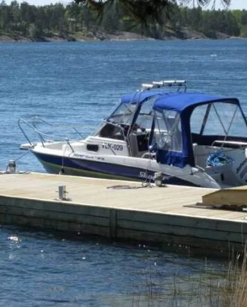 Træpontoner med betonflåd i den finske skærgård fra Top Marine