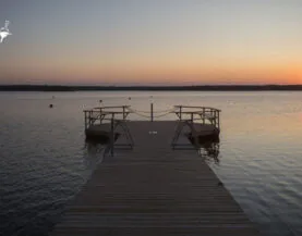 ECO badebro med rækværk og platform ved Karujärv