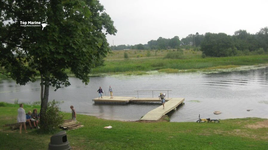 Top Marine flydende badebro med pontoner ved Kohila