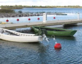 Træpontoner med betonflåd ved Kungla havn fra Top Marine
