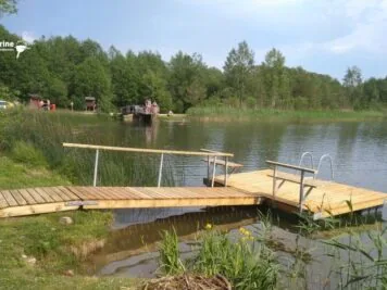 Top Marine badebro og landgangsbro med rækværk i Maidla