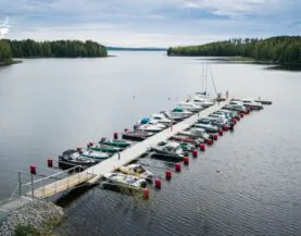 Kraftige platforme med badbomme ved Pajulahti fra Top Marine