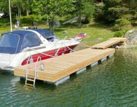 Bådbroer med sidebeklædning i Sverige