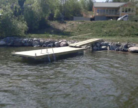 Træpontoner med betonflåd i Sverige fra Top Marine