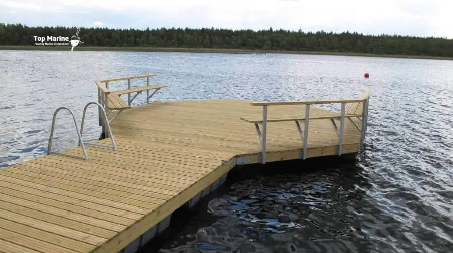 Badebro platform med badestige ved Vainjärv fra Top Marine