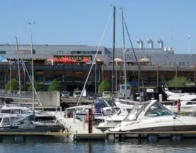 Pontoner med fortøjningsfingre ved Vanasadam, Tallinn