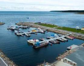 Træpontoner med betonflåd ved Võsu fra Top Marine