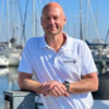 Allan Nielsen fra Top Marine ApS i Danmark har over 20 års erfaring med flydebroer og badebroer og har tilbragt hele sit liv i den maritime verden. Her får du rådgivning af bedste skuffe, når det kommer til at finde den rigtige løsning til dit maritime projekt.