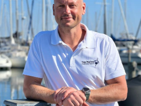Allan Nielsen fra Top Marine ApS i Danmark har over 20 års erfaring med flydebroer og badebroer og har tilbragt hele sit liv i den maritime verden. Her får du rådgivning af bedste skuffe, når det kommer til at finde den rigtige løsning til dit maritime projekt.